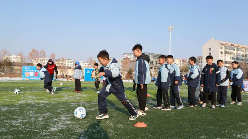 大象体育官网 | 足球即时比分直播平台-Elephant Sports 中锋：终结与支点的两种角色